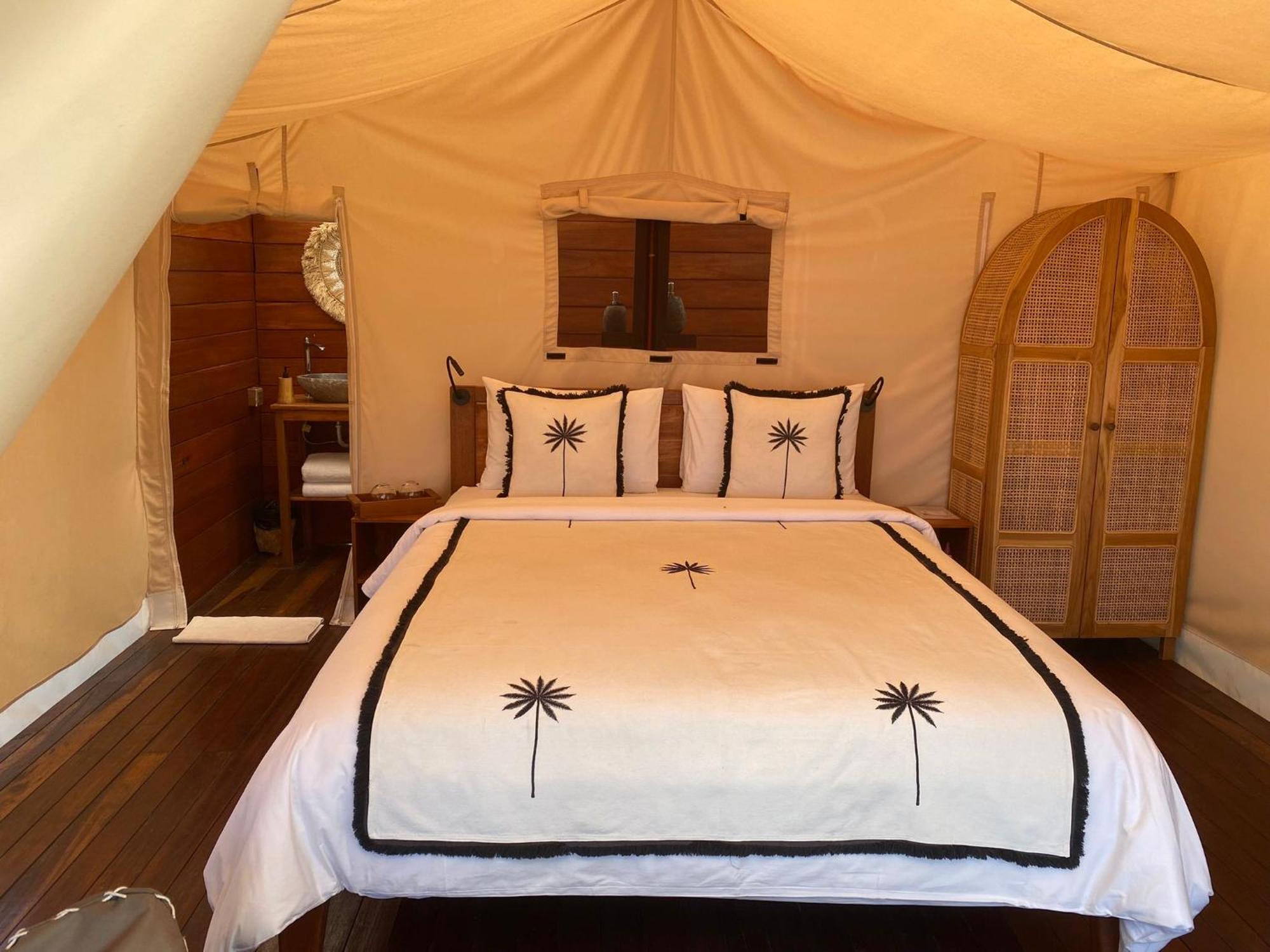 Bali Cliff Glamping Hotell Seraya Exteriör bild